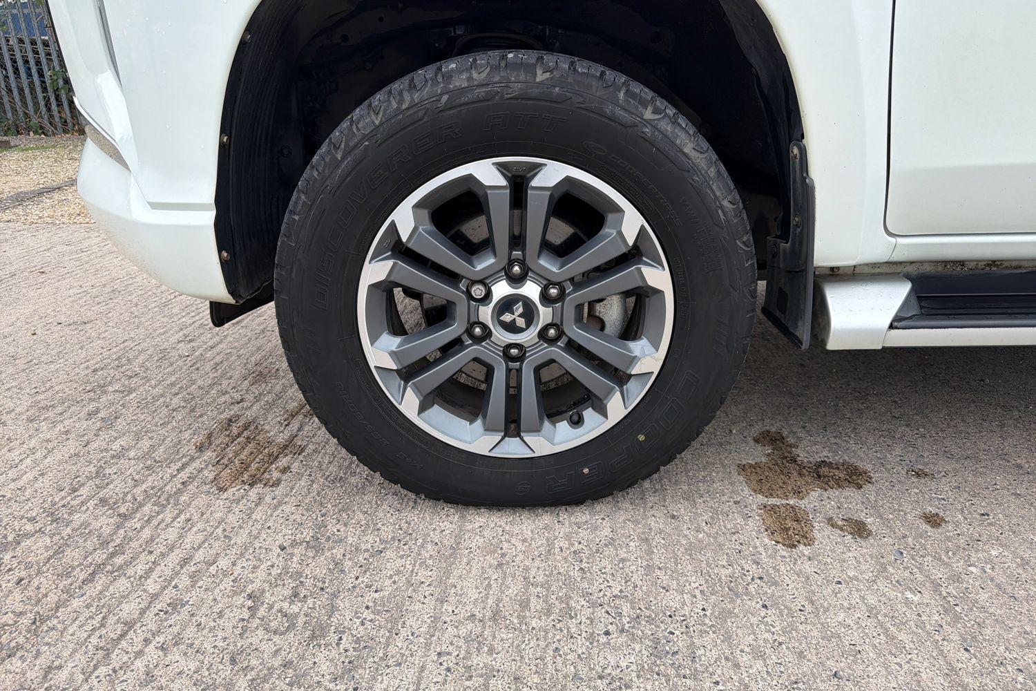 Mitsubishi L200 Photo 16