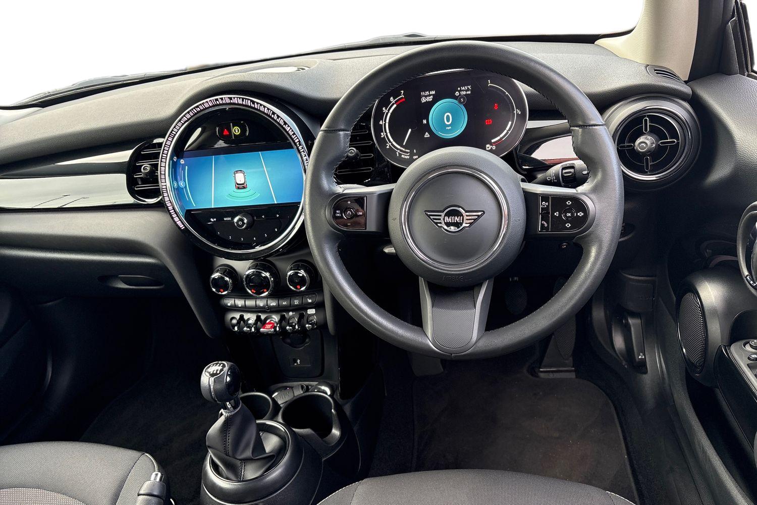 MINI HATCHBACK Photo 10