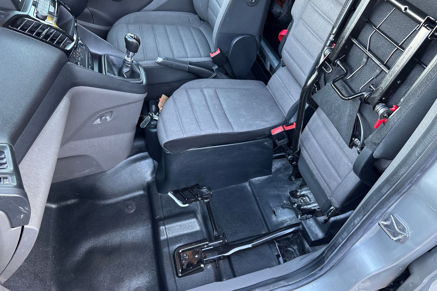 Ford TRANSIT CONNECT Photo 15