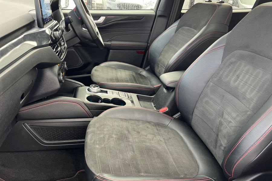 Ford KUGA Photo autoimg-105a26bc01e2d73bc84c0cb8e60f7c76c79f6827.jpg