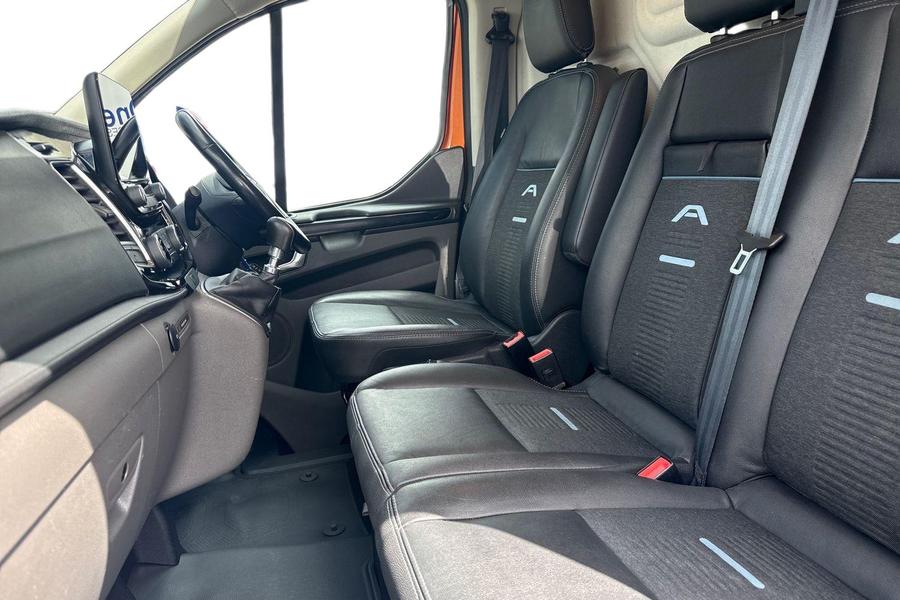 Ford TRANSIT CUSTOM Photo autoimg-106050e27da0c00e348d1f1cb620cc40b3535942.jpg