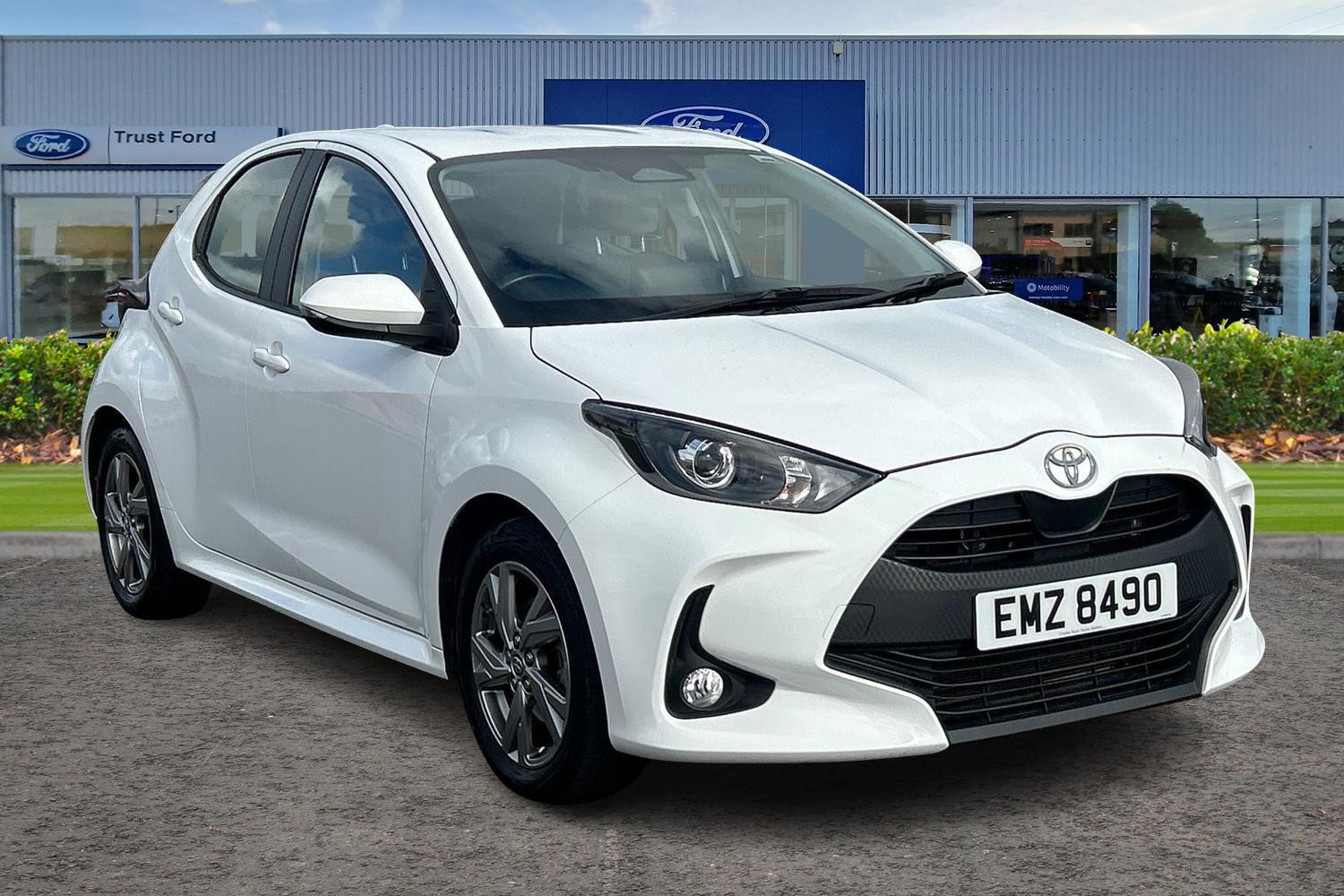 Toyota YARIS Photo 0