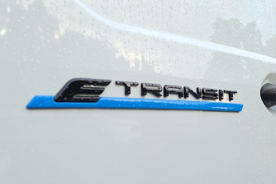 Ford E-TRANSIT COURIER Photo autoimg-10682a1312eaa980d4cc16f5ee2db0bb73cef6a0.jpg