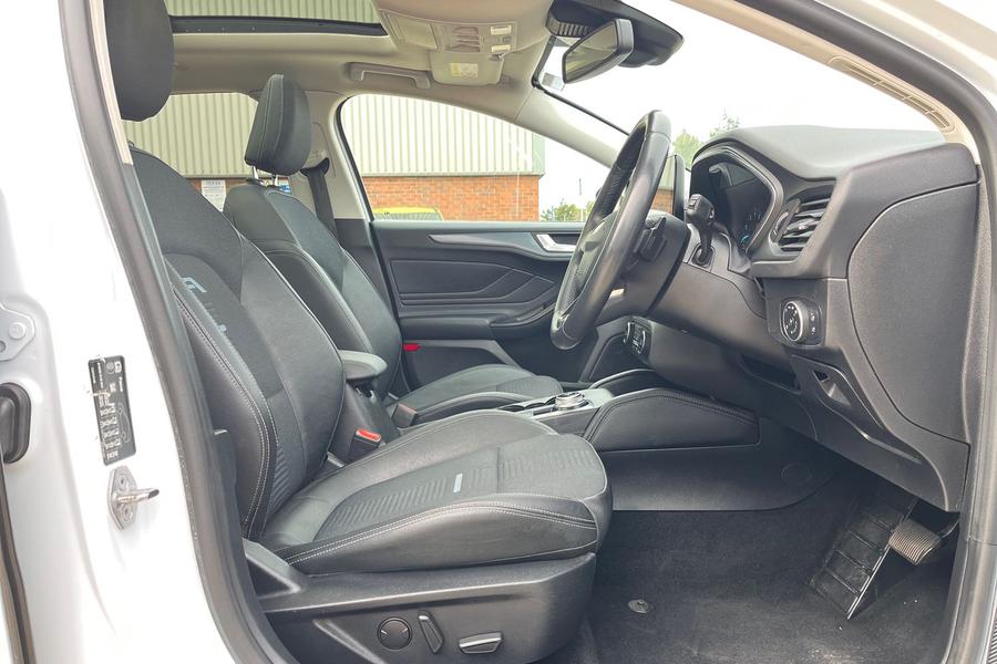 Ford Focus Photo autoimg-106c86a462d75d2c42a5bf7aa1e97395824bad72.jpg