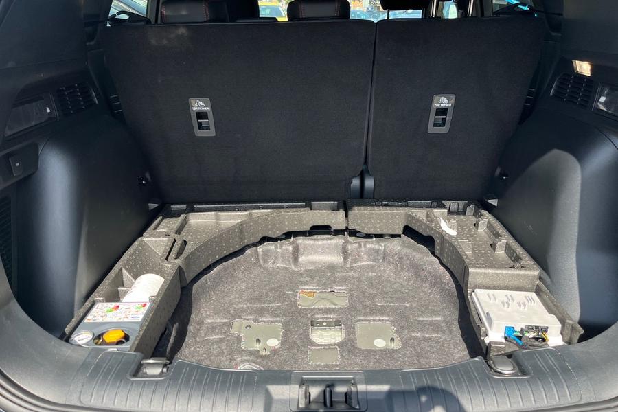 Ford KUGA Photo autoimg-10702bc79843ee2a2e5101bf982721190e729d6c.jpg