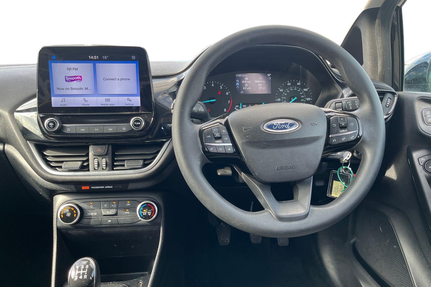 Ford FIESTA Photo 10