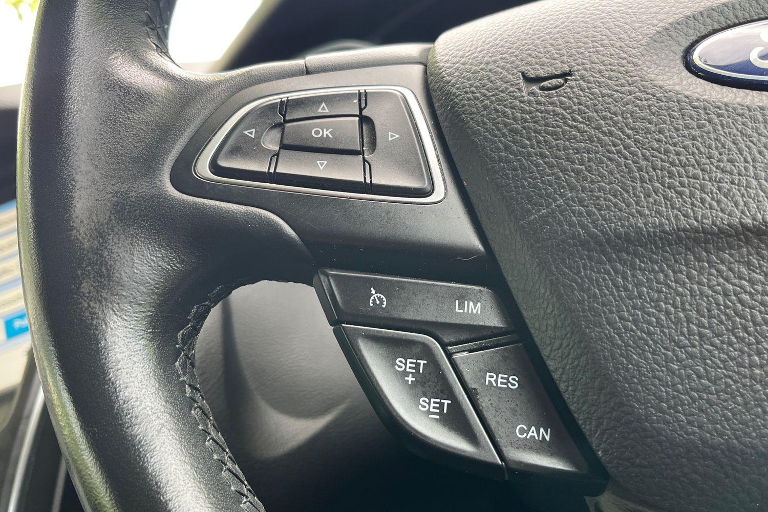 Ford FOCUS Photo 24