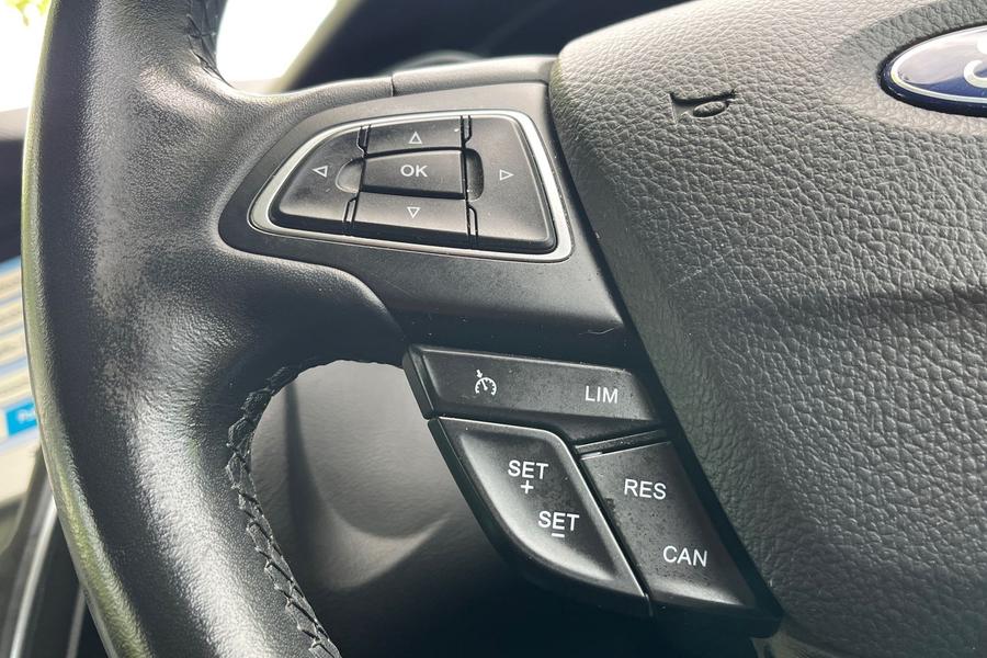 Ford FOCUS Photo autoimg-107ef6f58e7baad406d6fe6ca1c9c573a08fd1f3.jpg