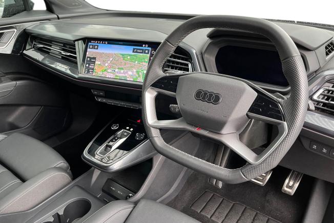 AUDI Q4 e-tron Photo 6