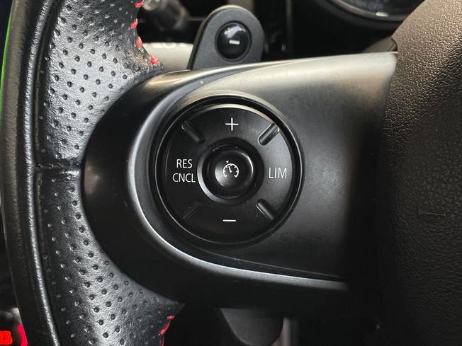 MINI Hatch Photo 16
