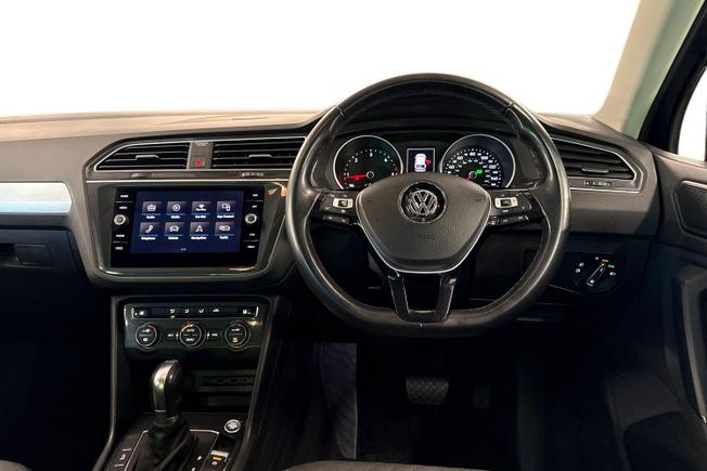 VOLKSWAGEN Tiguan Photo 11