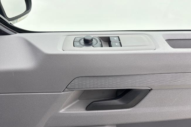 VOLKSWAGEN e-Transporter Photo 28