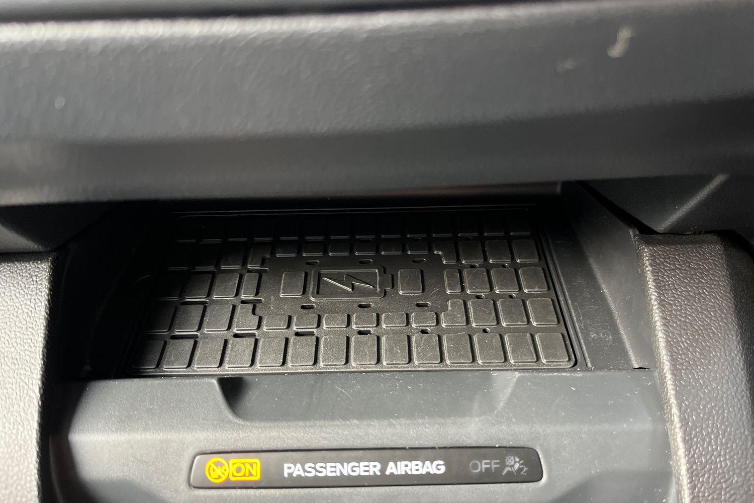 Ford TRANSIT COURIER Photo 32
