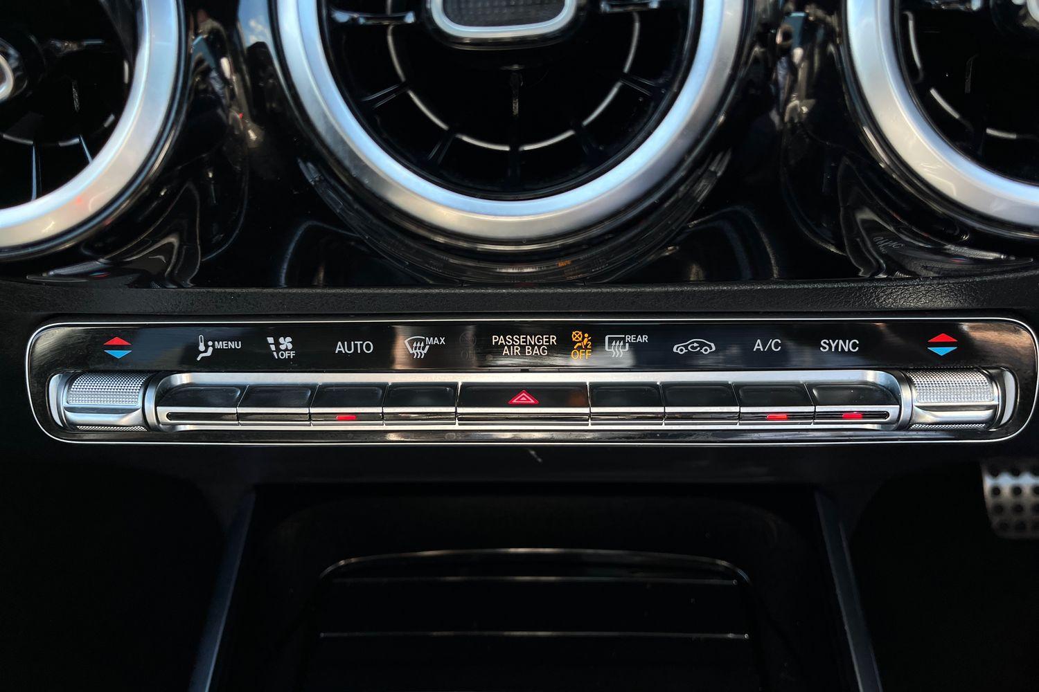Mercedes-Benz GLA Photo 30