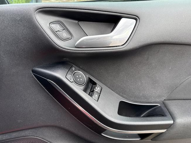 FORD Fiesta Photo 27