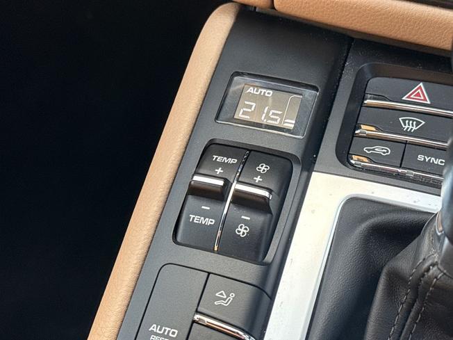 PORSCHE Macan Photo 32