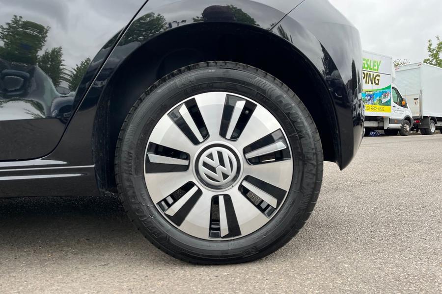 Volkswagen UP Photo autoimg-10b6facf5041aff62e5885a267ebc8c9619fb01b.jpg