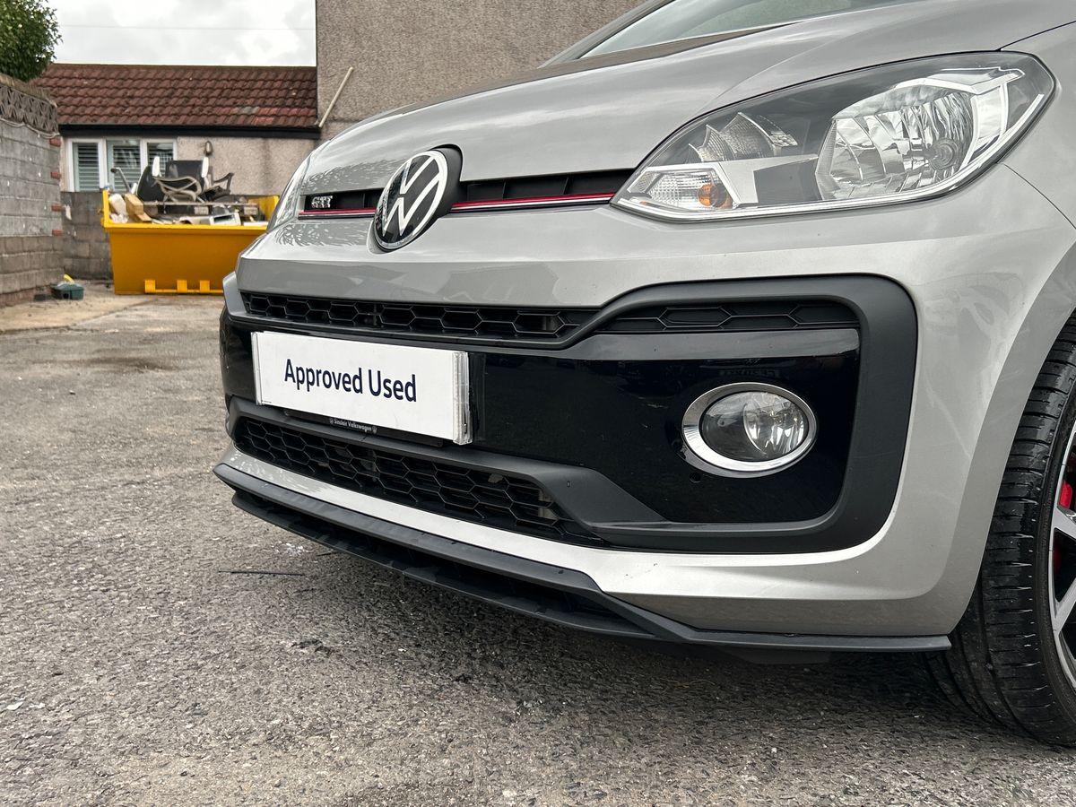 Volkswagen up! Photo autoimg-10b7fb1838fbbc19f1ec097414f396f94ec19b6d.jpg