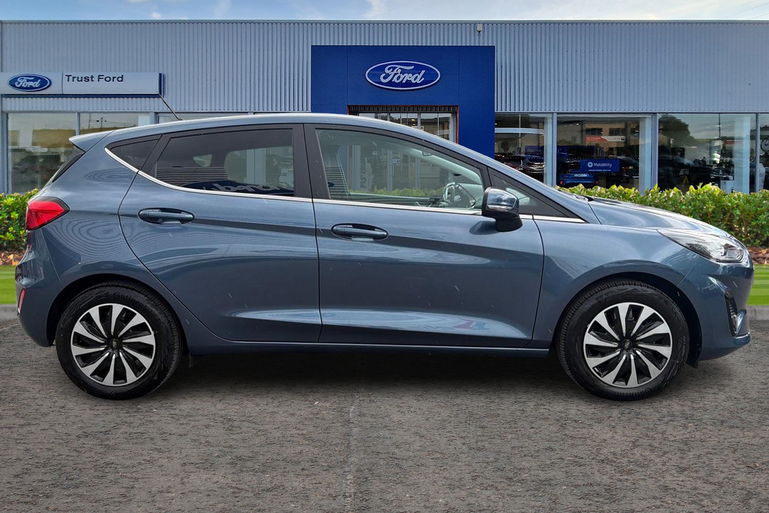 Ford FIESTA Photo 2