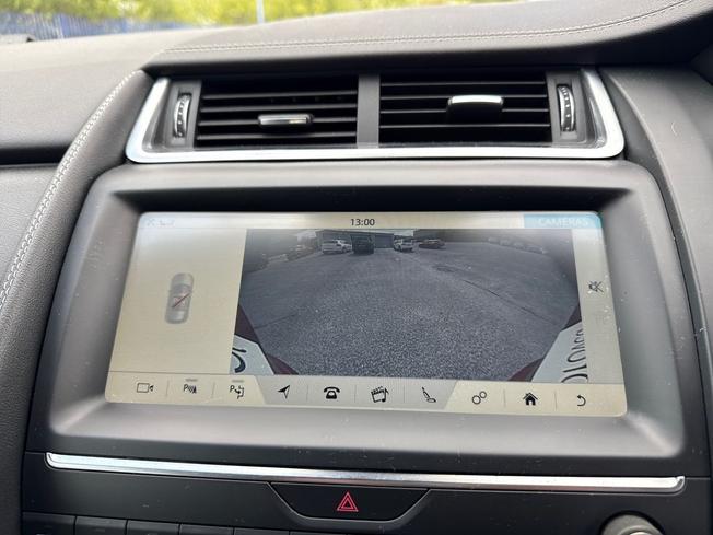 Jaguar E-PACE Photo 40