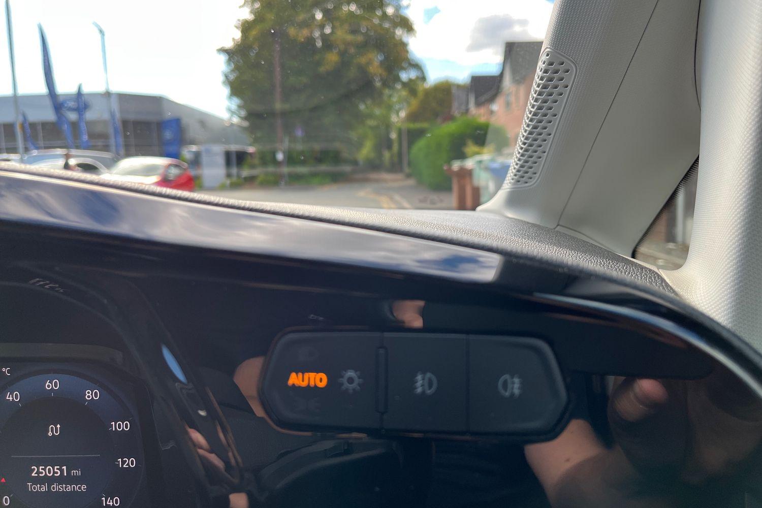 Ford TRANSIT CONNECT Photo 35