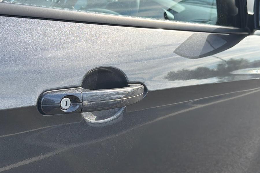 Ford KUGA Photo autoimg-10d6dd1d5c67f57b1f90b2e2b887b8f7170bbe95.jpg