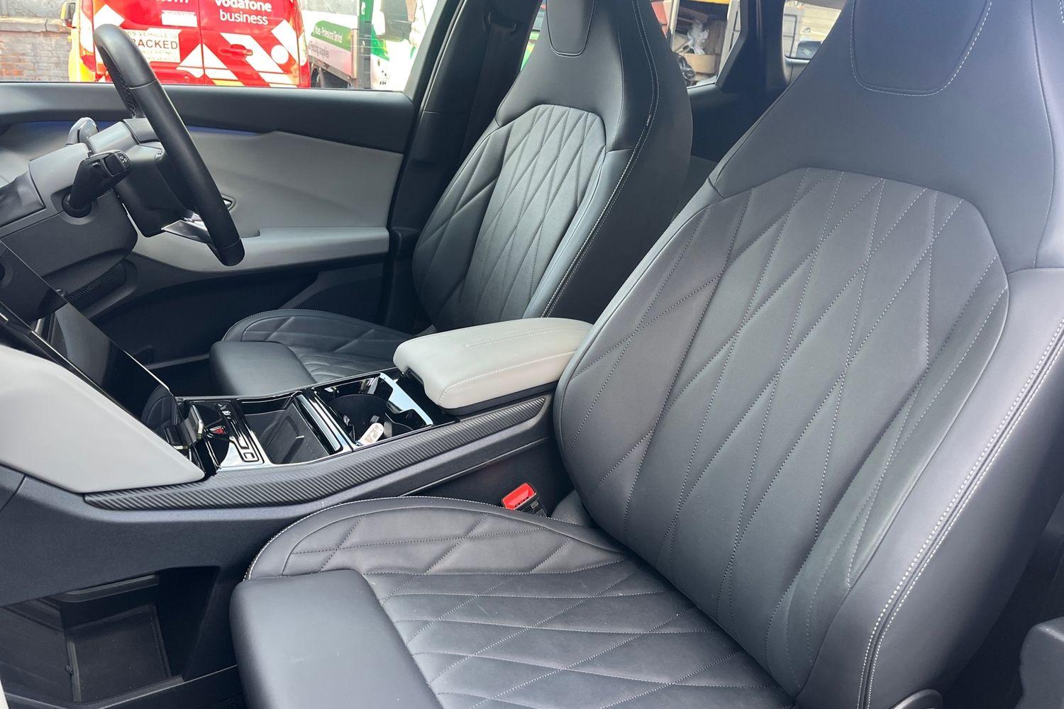 Ford Explorer Photo 18