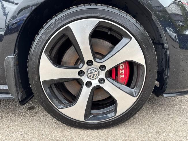 VOLKSWAGEN Golf Photo 5