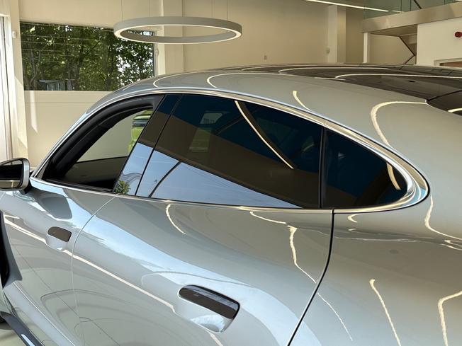 PORSCHE Taycan Photo 40