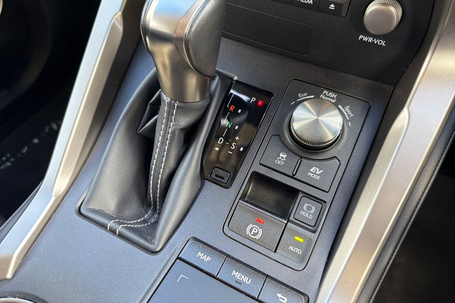 Lexus NX Photo 29