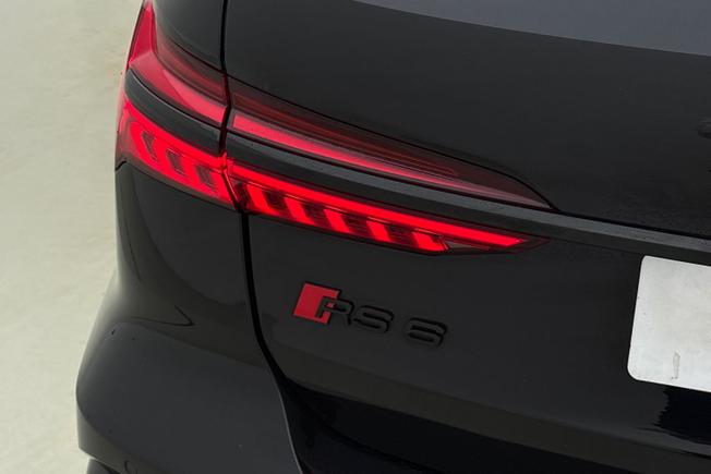 AUDI RS6 Photo 20