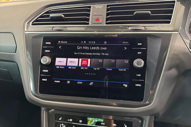 VOLKSWAGEN Tiguan Photo 13