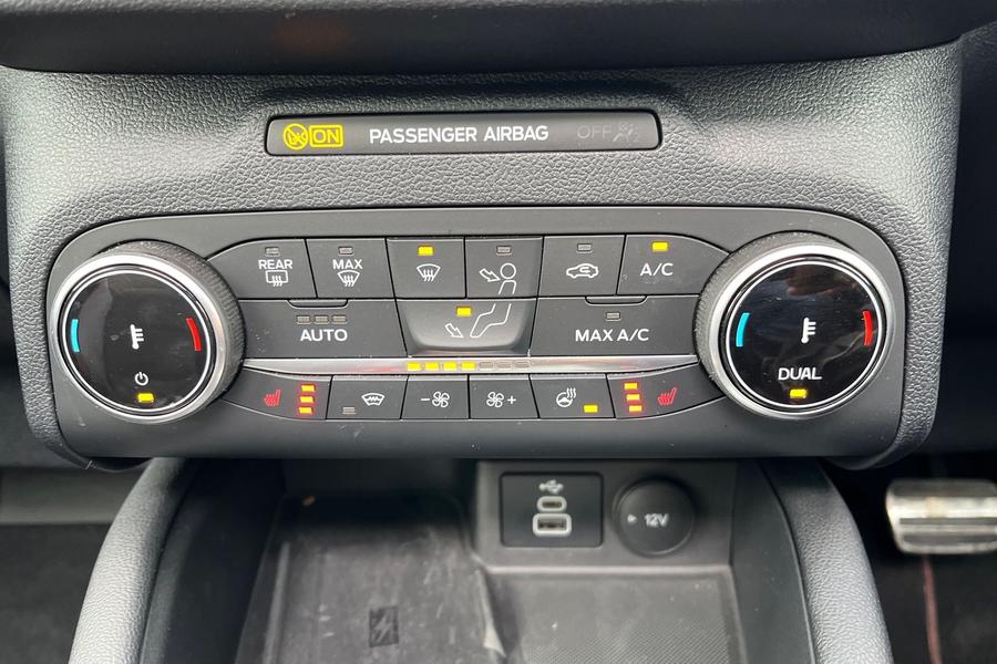 Ford Kuga Photo autoimg-10f868b9a3685d2e33e167dd4e46c2a47ae3f1bf.jpg