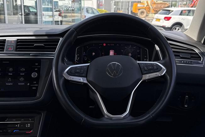 VOLKSWAGEN Tiguan Photo 11
