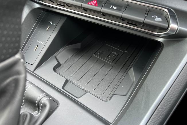 AUDI Q3 Photo 22