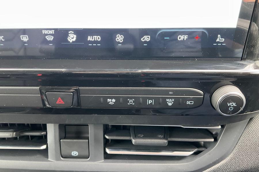 Ford Tourneo Custom Photo autoimg-10fea7b78b56a348e94e13e1dc6c42835e9c9736.jpg