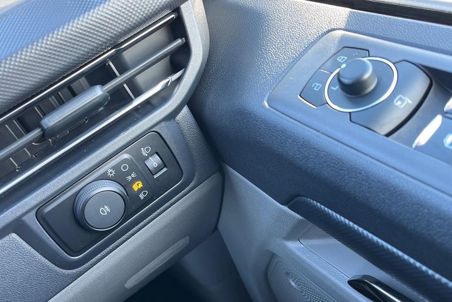 Used FORD TRANSIT CUSTOM YP75JHL 8