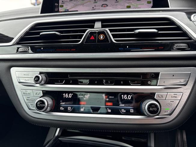 BMW 7 Series Photo 42