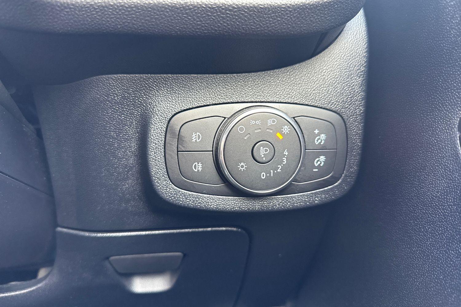 Ford FIESTA Photo 31