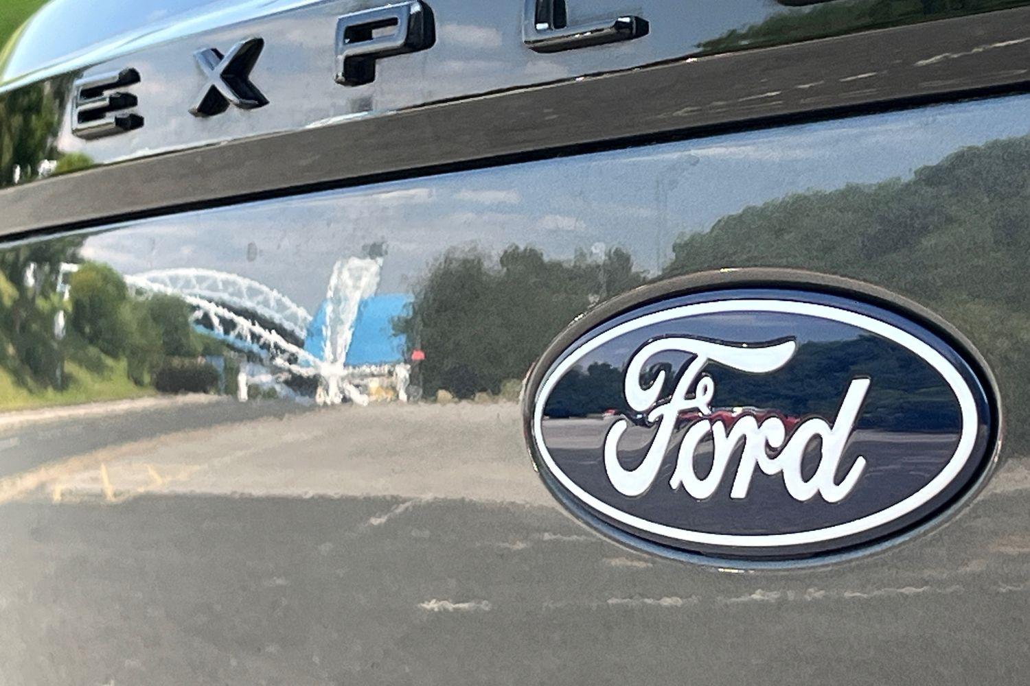 Ford Explorer Photo 39