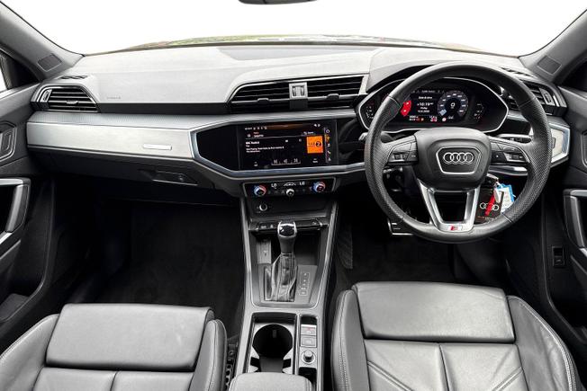 AUDI Q3 Photo 10