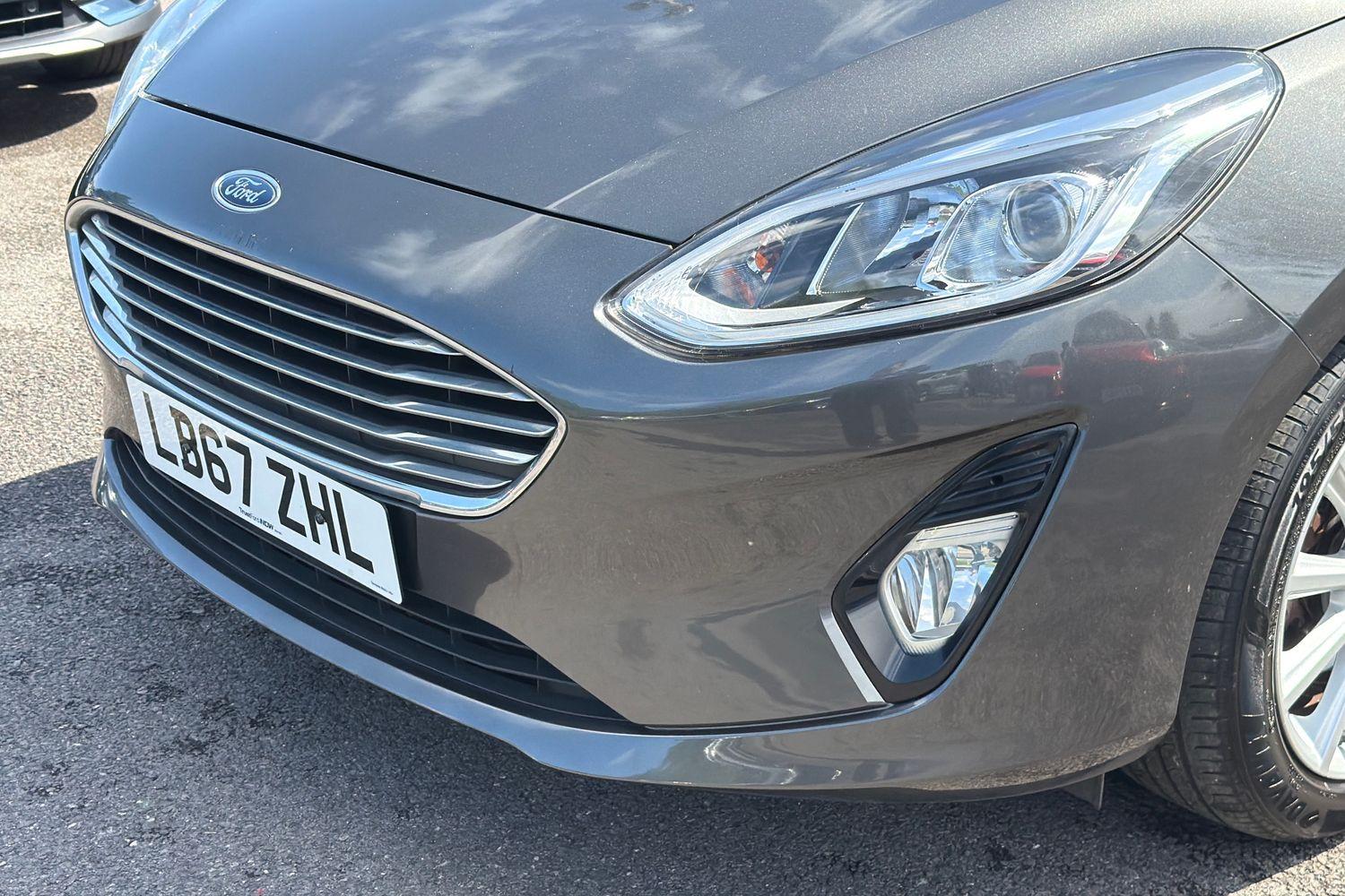 Ford FIESTA Photo 24