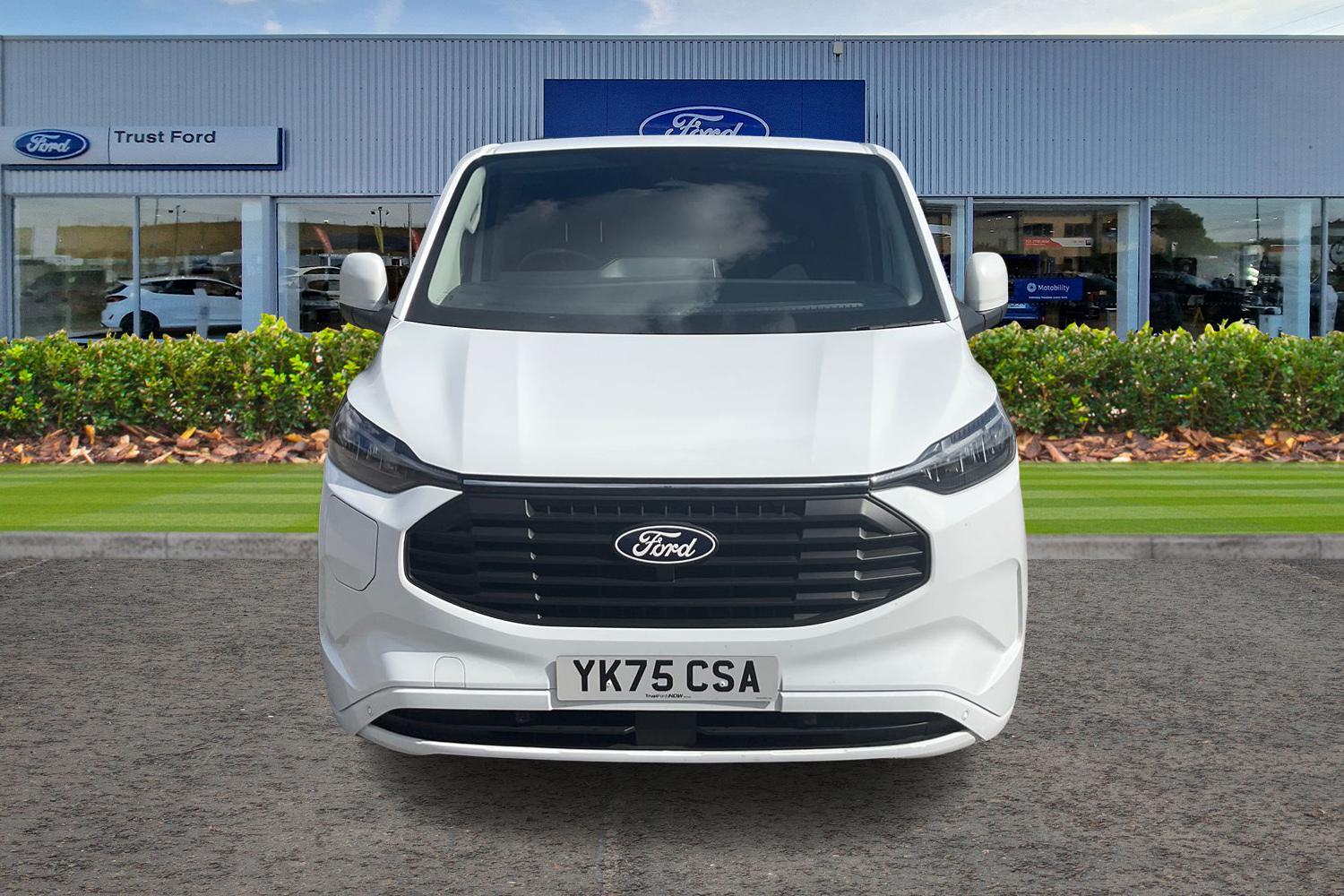 Ford E-Transit Custom Photo 11