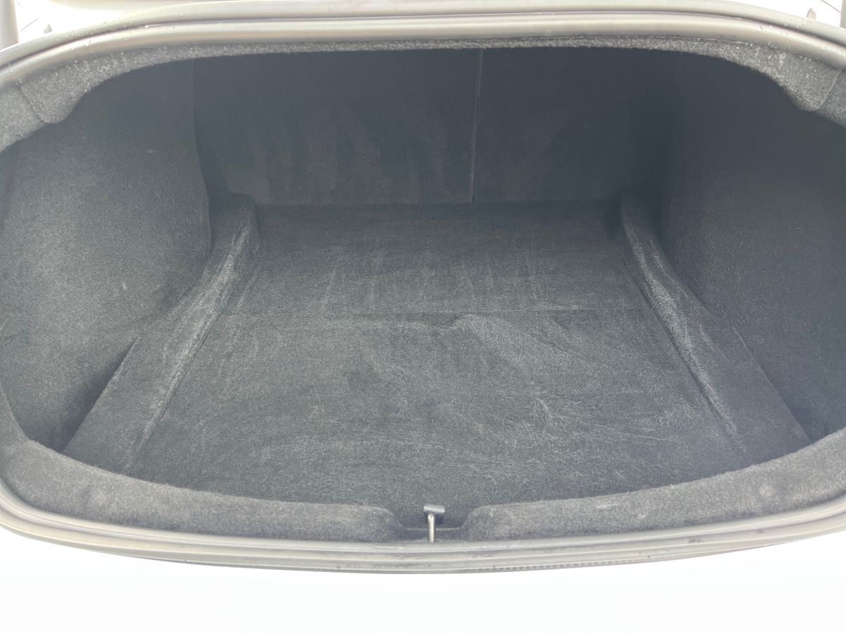 TESLA Model 3 Photo 23