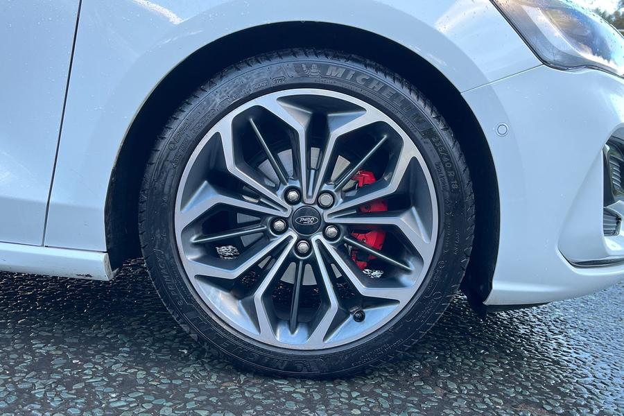 Ford FOCUS Photo autoimg-1117e44702ecba87c5e382d29f7a4ff1e411a0c1.jpg