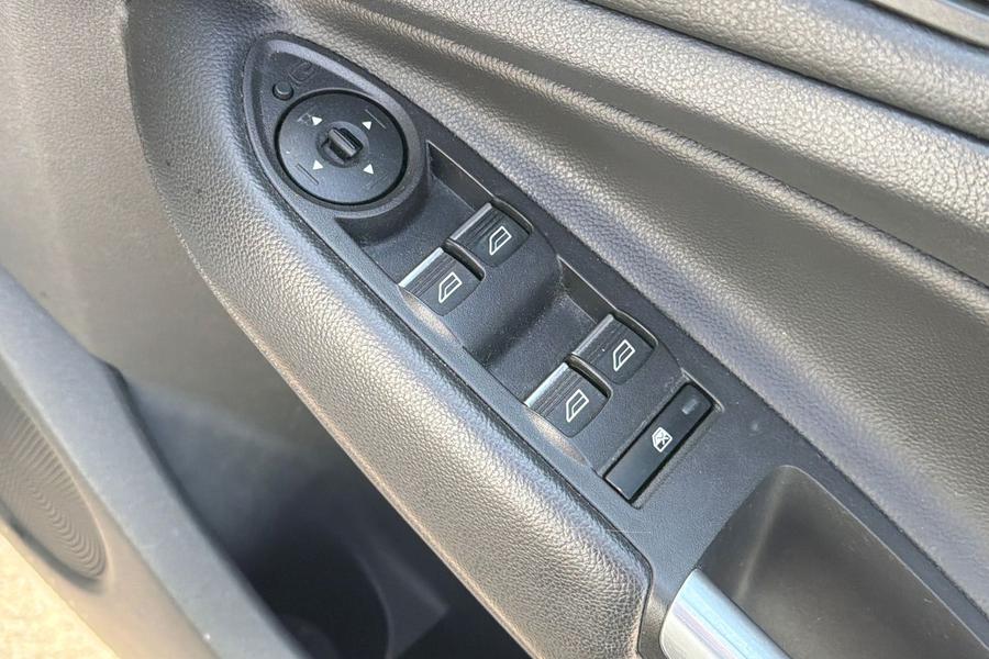 Ford KUGA Photo autoimg-111a4575c28183d933f478061d821a9ca955121f.jpg