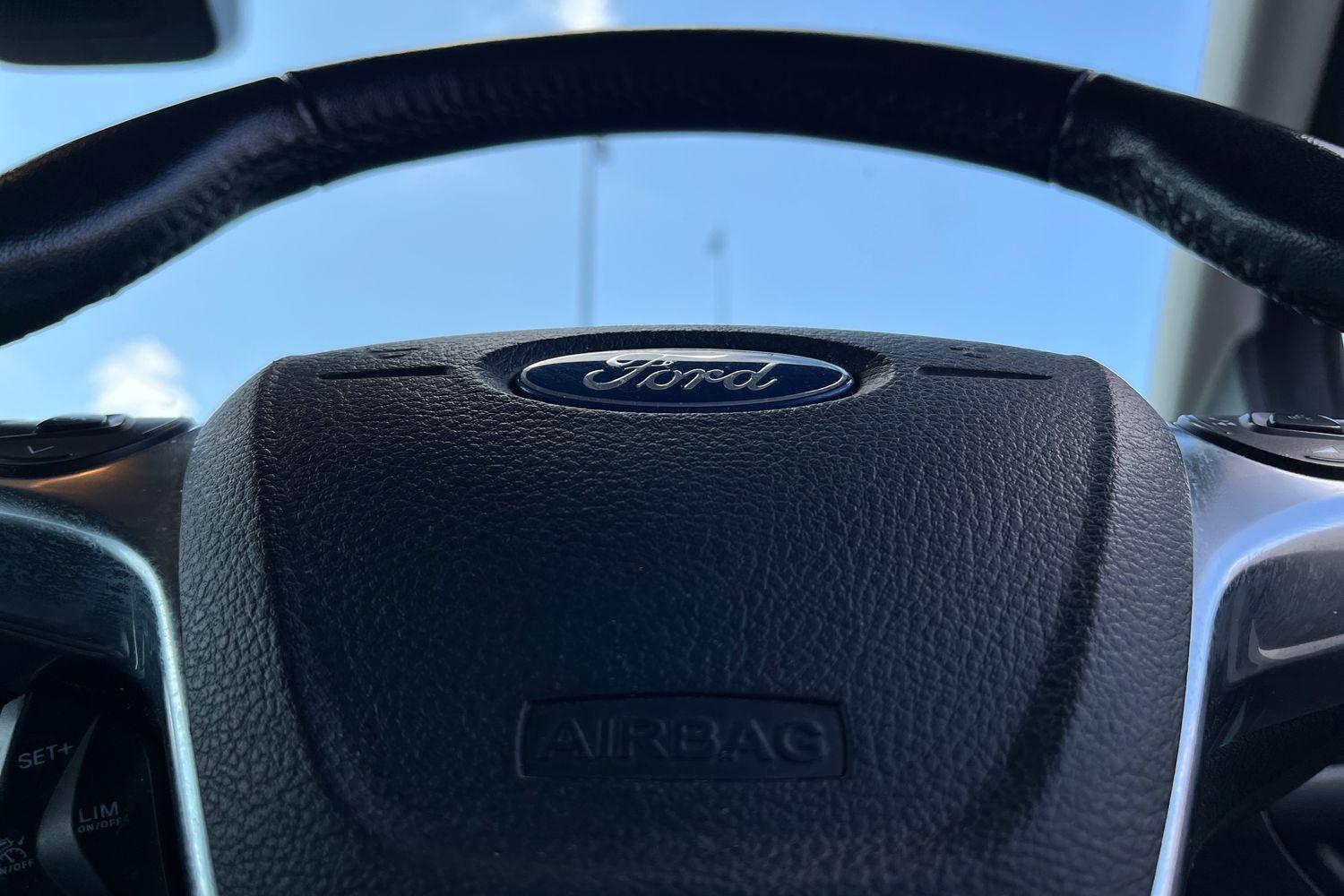 Ford TRANSIT CONNECT Photo 32