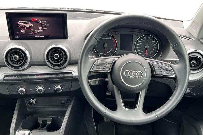 Audi Q2 Photo 11