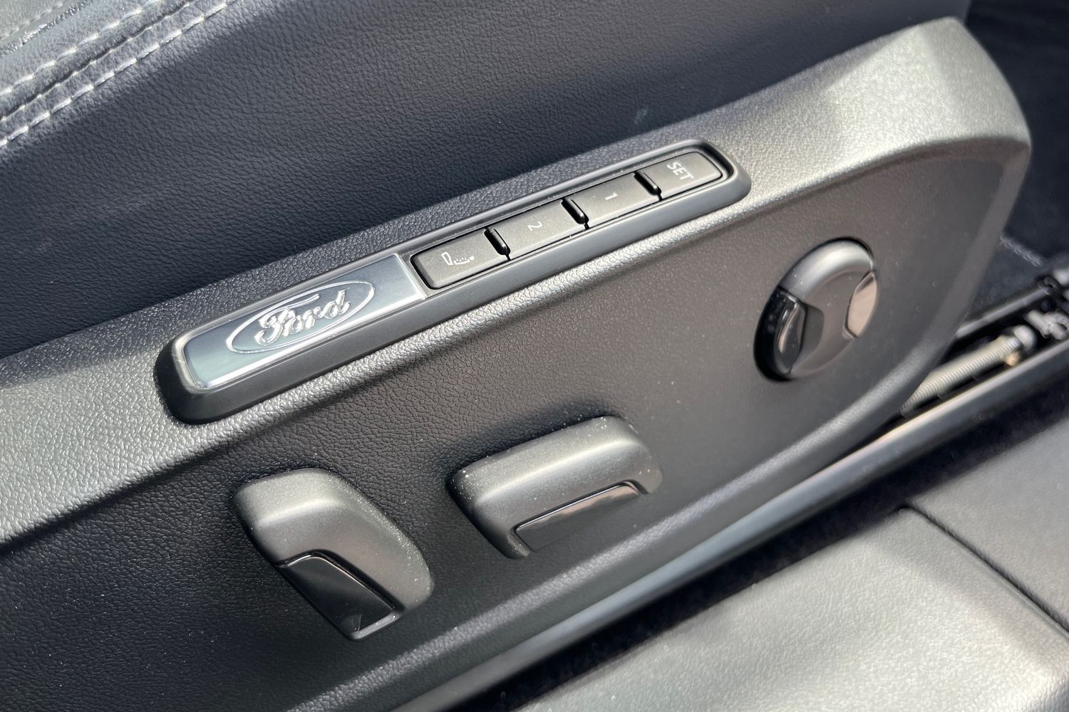 Ford Explorer Photo 35