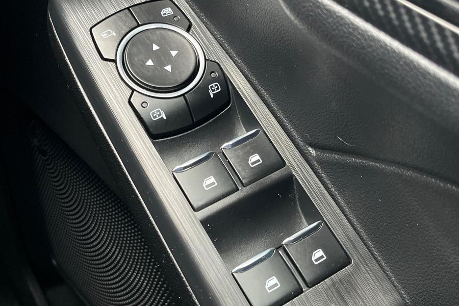 Ford Kuga Photo autoimg-11259019e9d413b065fc1a914e9a864d8e195ffb.jpg